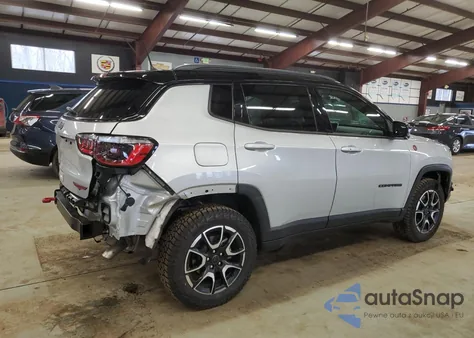 2025 Jeep Compass Trailhawk z USA, uszkodzony, nr VIN 3C4NJDDN1ST519032